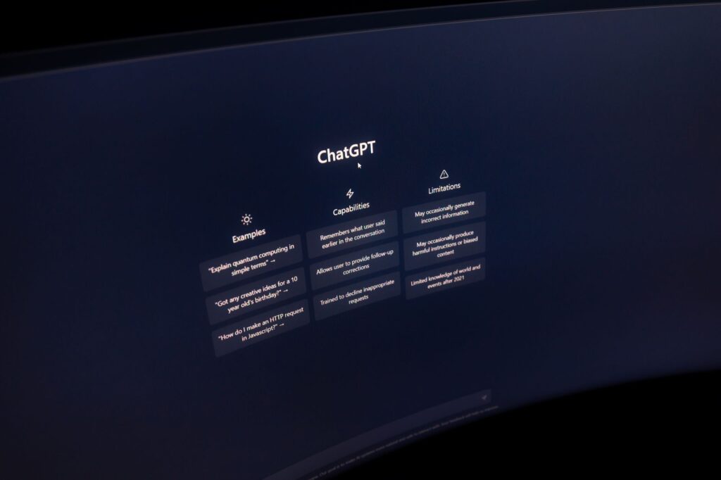 Chatbots para sitios web: automatiza la atencion al cliente Chatbots para sitios web: automatiza la atencion al cliente — Como implementar un chatbot en tu sitio web para atender consul